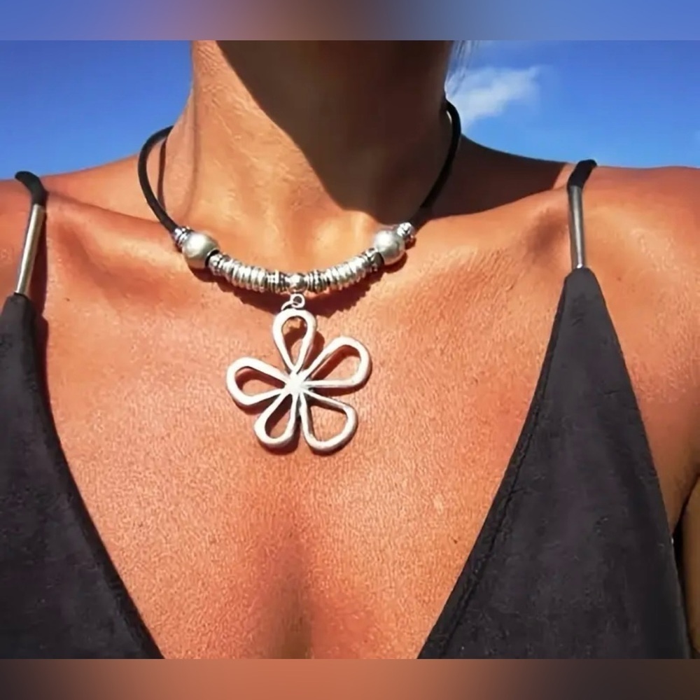 Silver Flower Pendant Necklace
